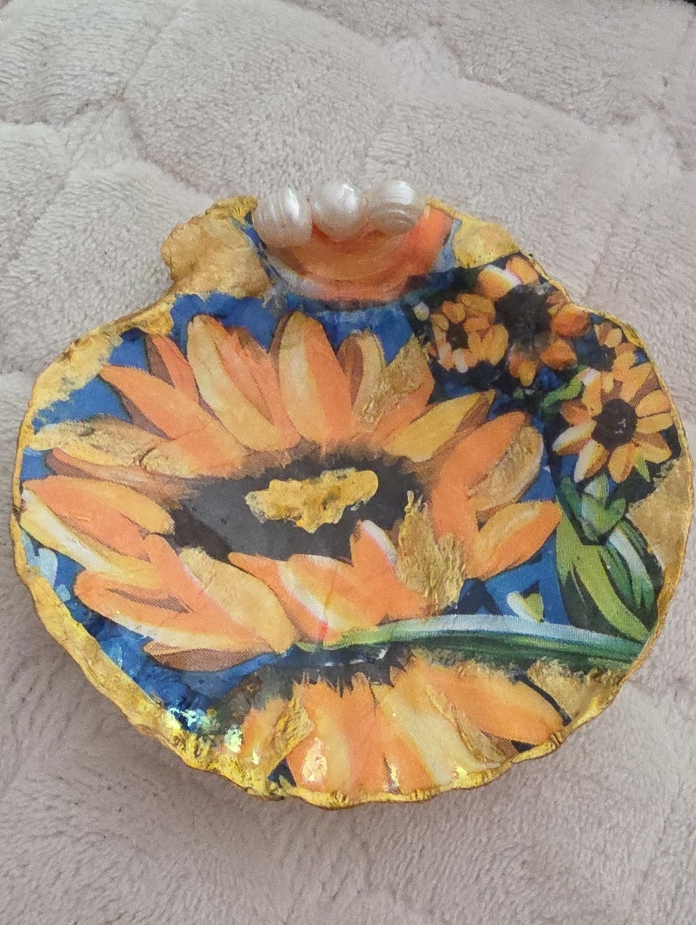 Sunflower Decorative Trinket Clam shell Dish - w/ lucky key